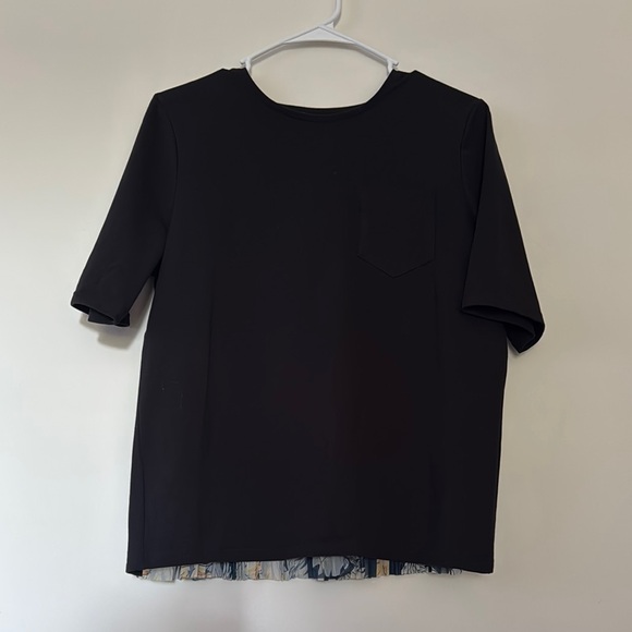 Chico’s Black Short Sleeve Top with Pleated back - Picture 1 of 6